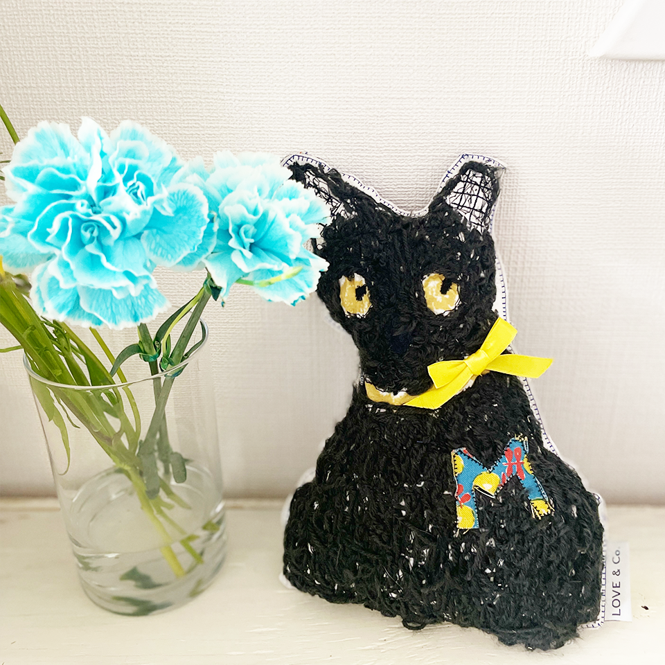 みつおのもじゃもじゃ刺繍クッション with ミニバッジ