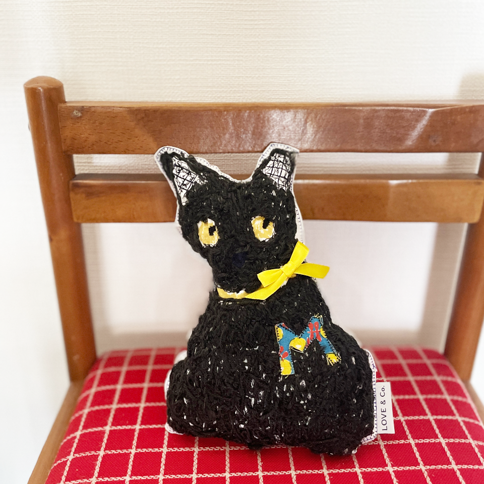 みつおのもじゃもじゃ刺繍クッション with ミニバッジ