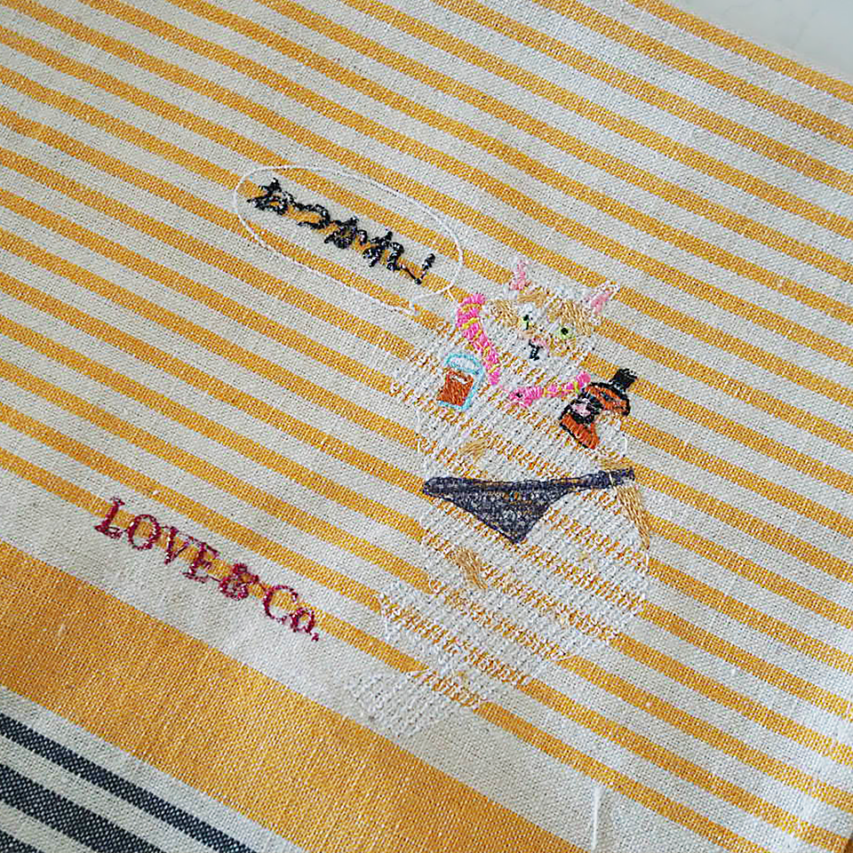 そっくりの 刺繍キッチンクロス おつかれ!