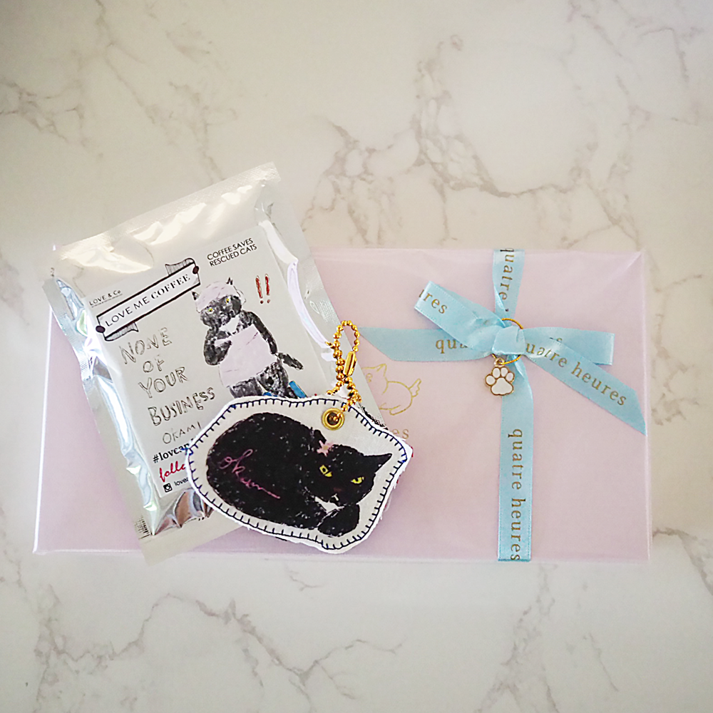 おかみちゃんのおすわりギフトBOX（マスコット付き） – LOVE&Co. 保護