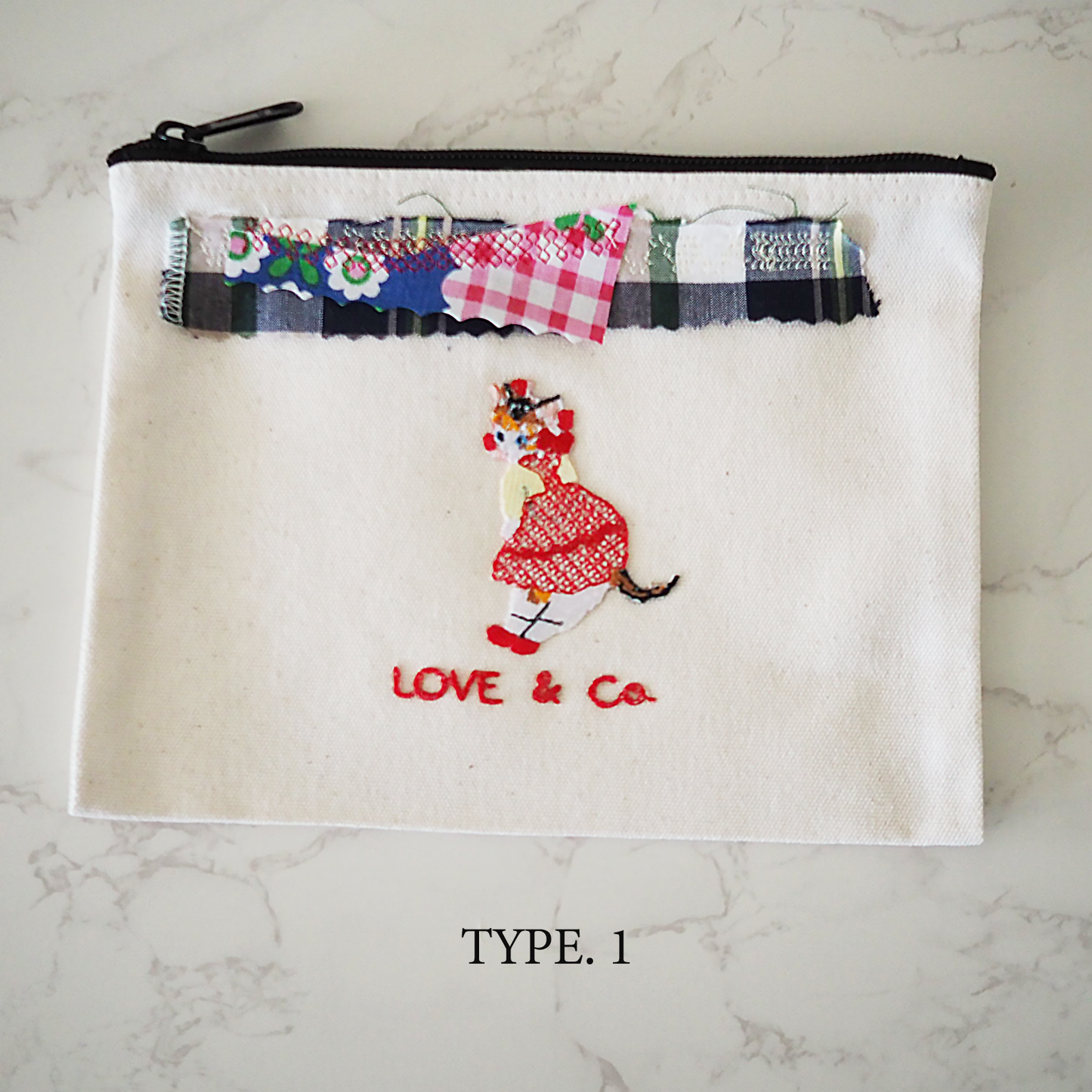 ピノ子の刺繍のフラットポーチ【ぼったくりチェキつき】