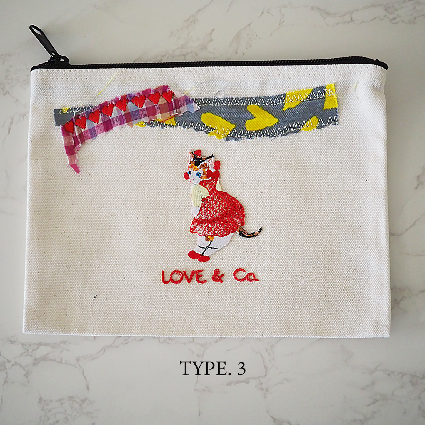 ピノ子の刺繍のフラットポーチ【ぼったくりチェキつき】