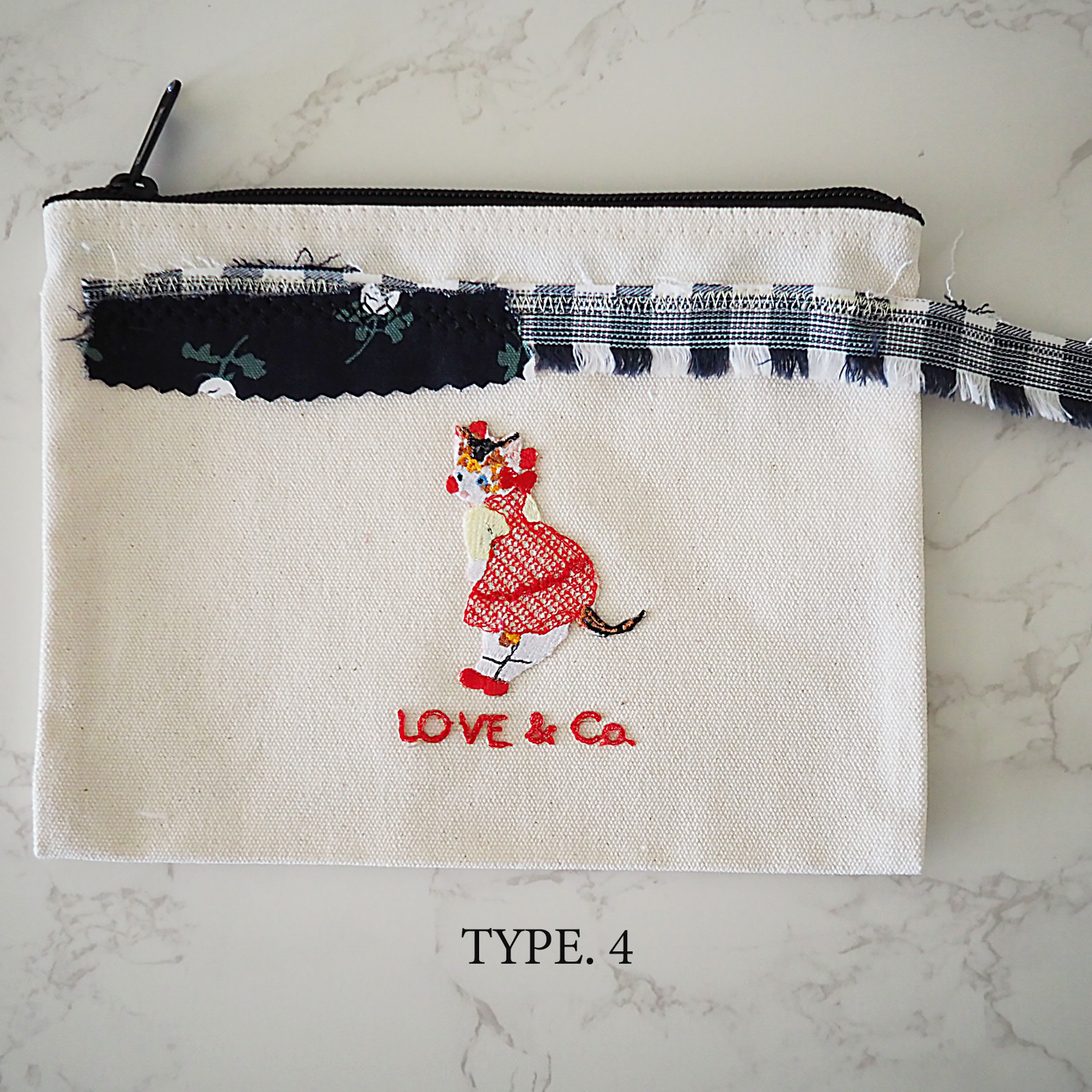 ピノ子の刺繍のフラットポーチ【ぼったくりチェキつき】