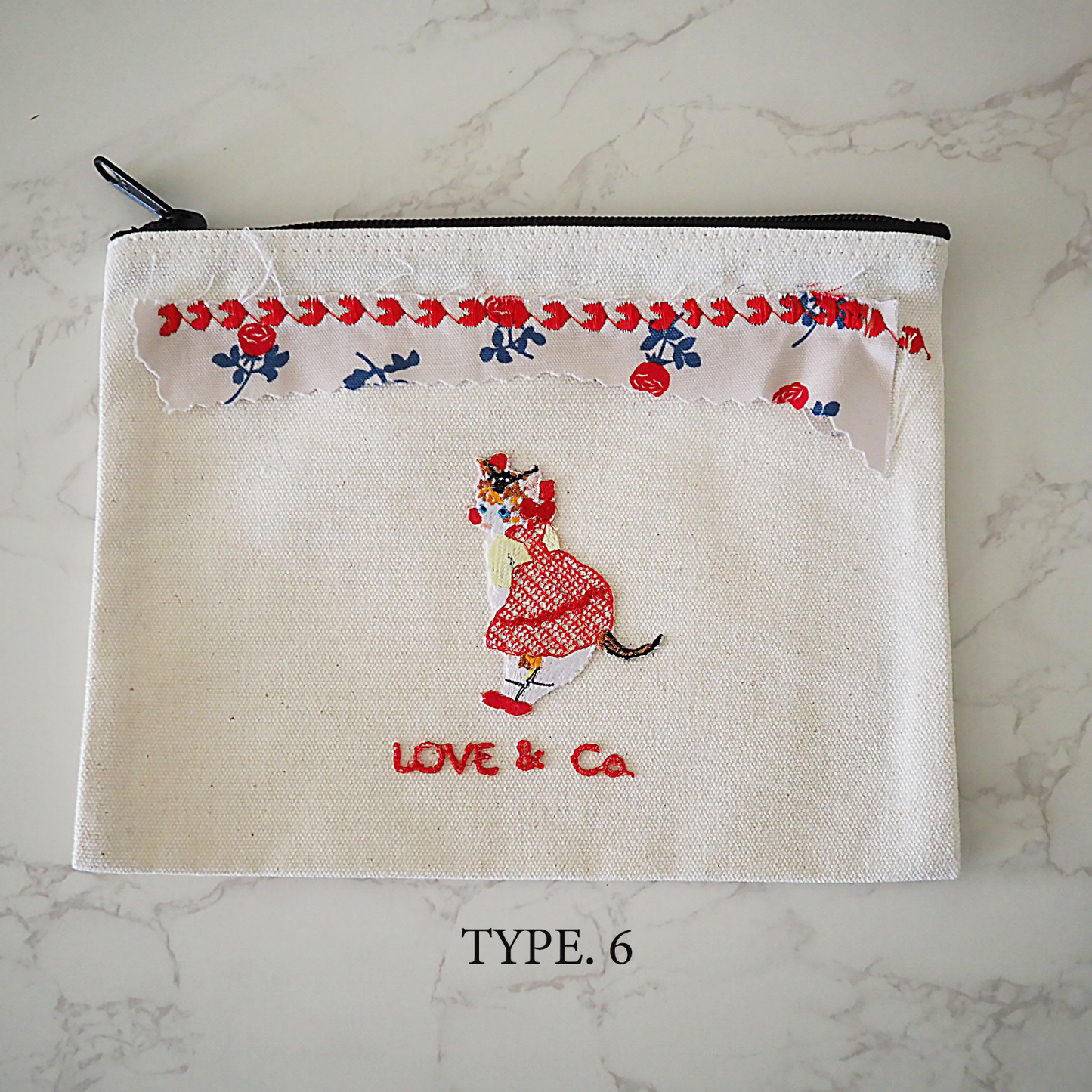 ピノ子の刺繍のフラットポーチ【ぼったくりチェキつき】