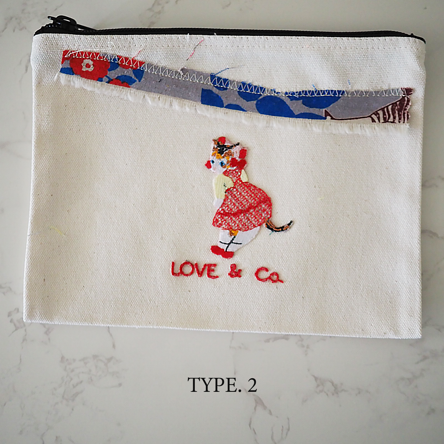ピノ子の刺繍のフラットポーチ【ぼったくりチェキつき】