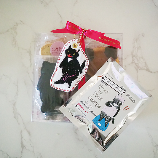 お散歩おかみちゃんのお菓子セット（マスコット付き）