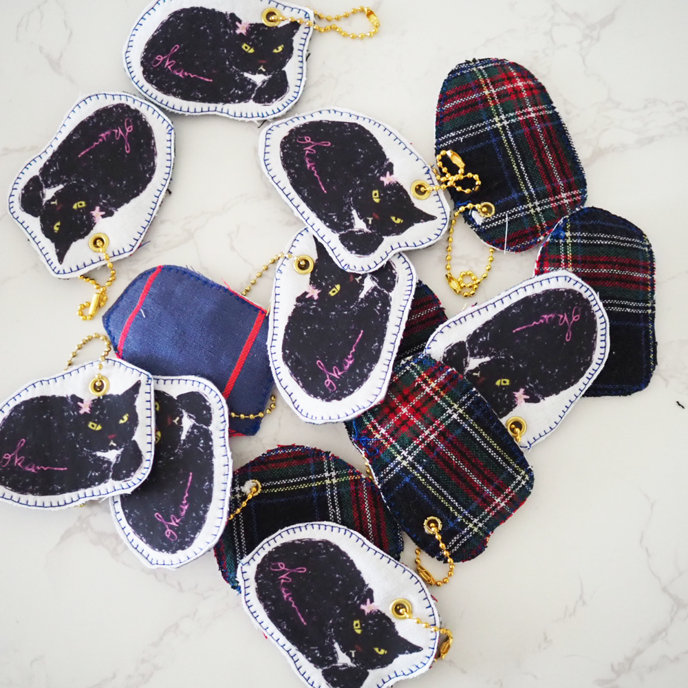 おかみちゃんのおすわりギフトBOX（マスコット付き）