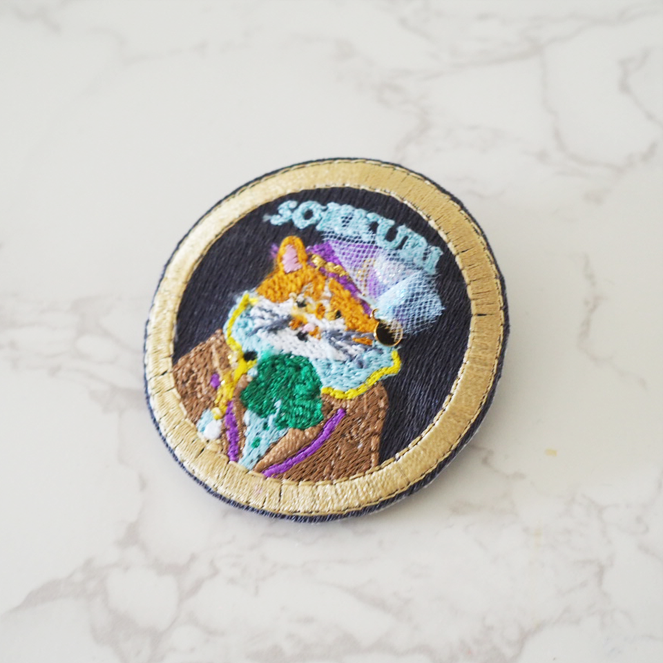そっくりとーさんの刺繍ブローチ