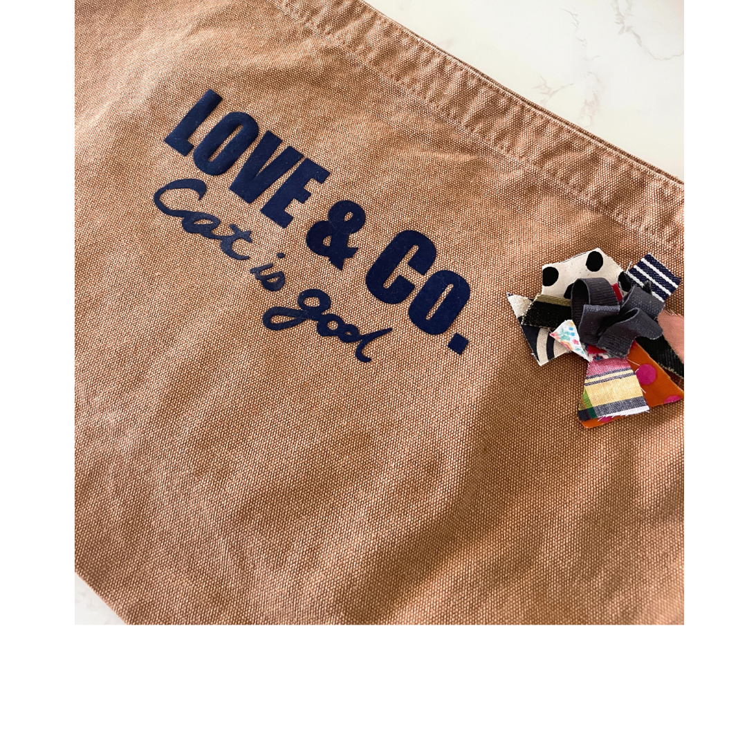 LOVE & Co. BIG TOTE cat is god (グチャフラワーブローチ付き）