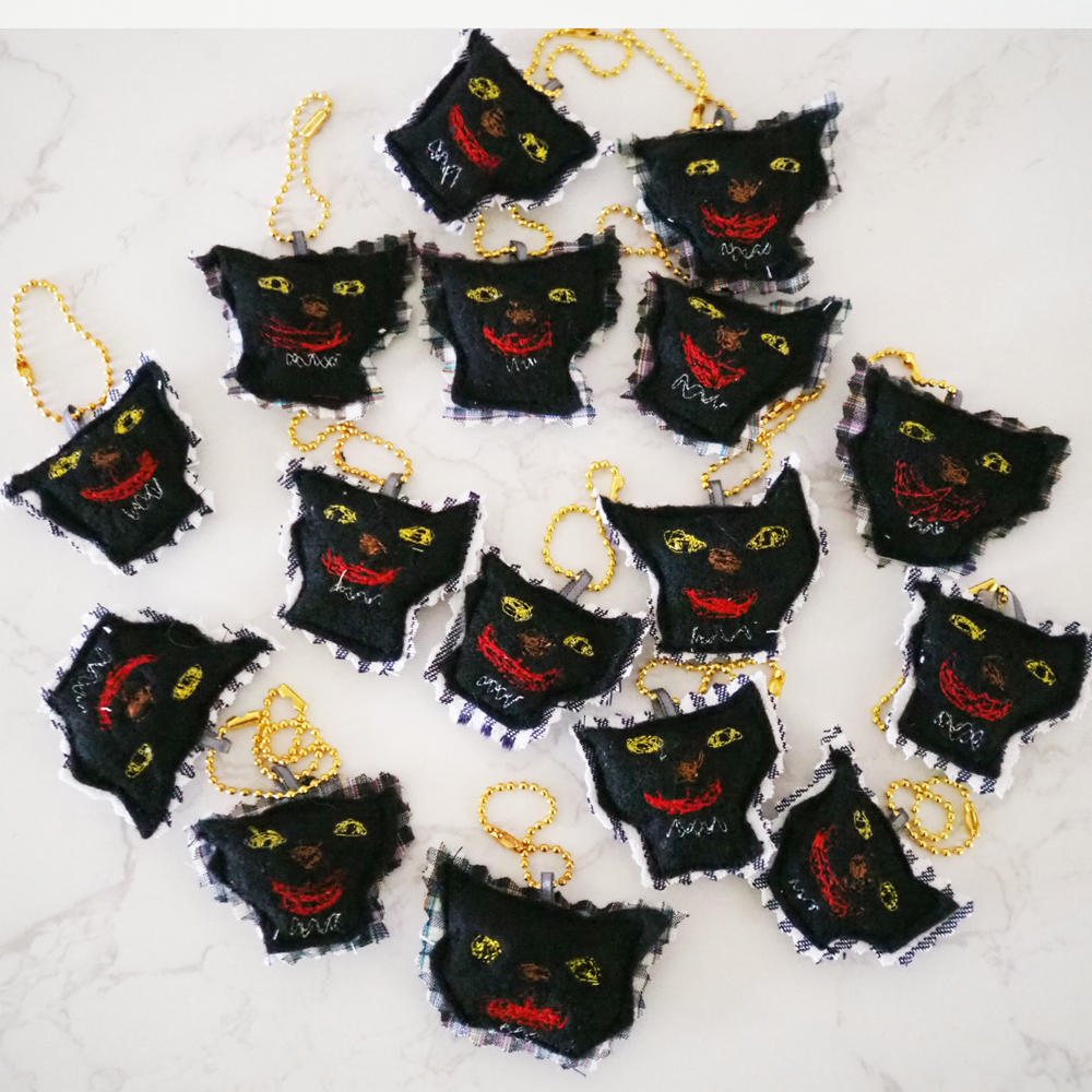 Haconikaのスパイスアップルジュース＆おかみちゃんの刺繍のマスコット