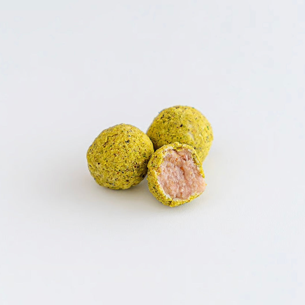 そればなさんの白チョコいちご&ロッテンマイヤーのクリアブローチ