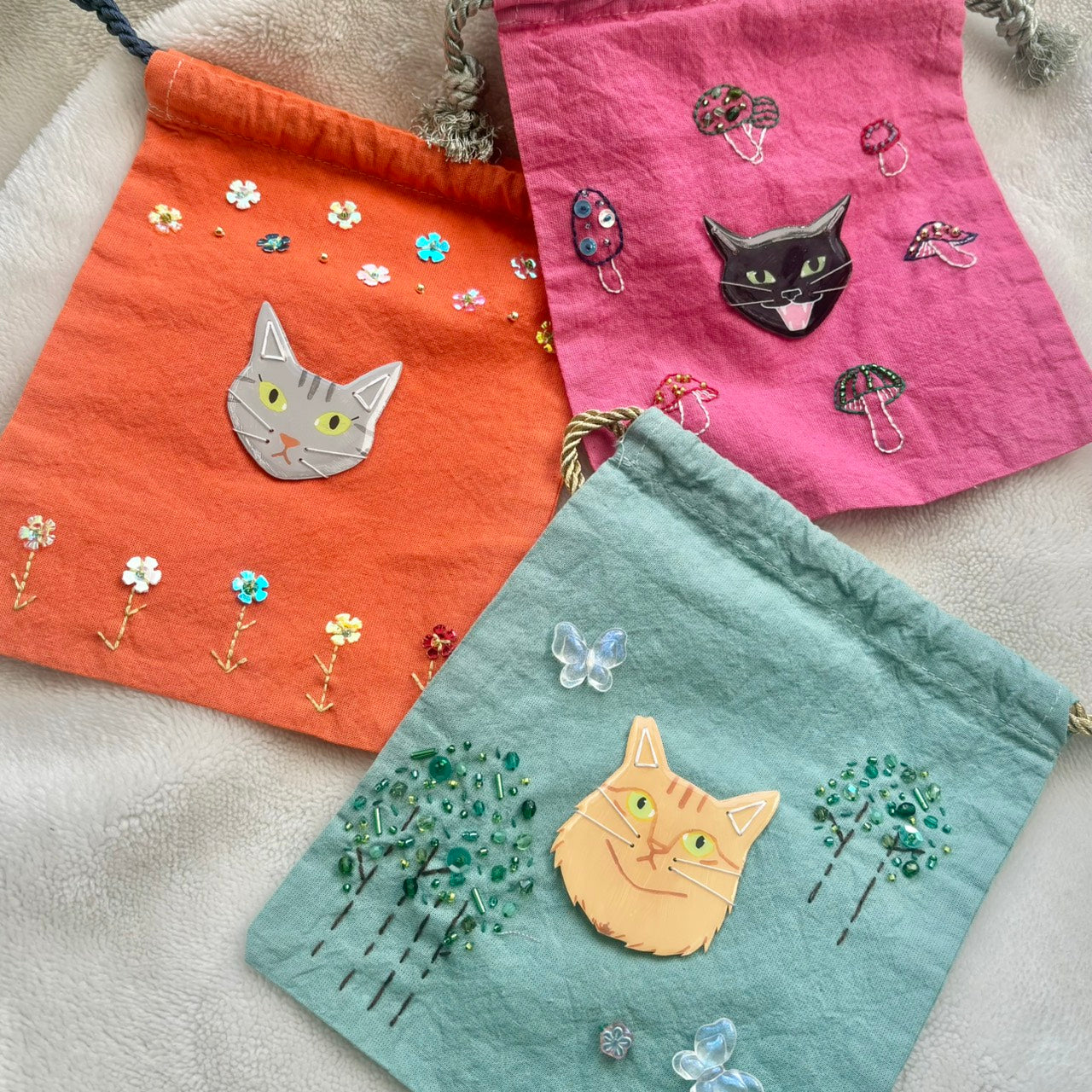 手染めのビーズ刺繍巾着 by yui