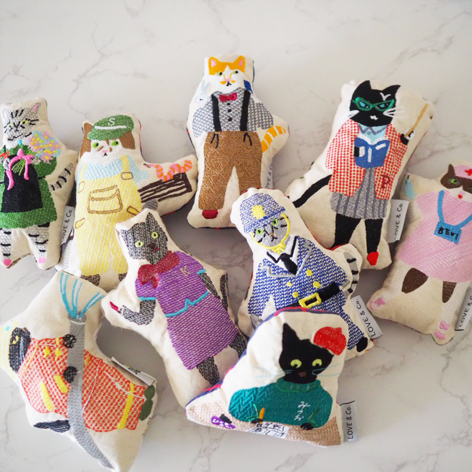 刺繍のラブコCATS ドール   LARGE