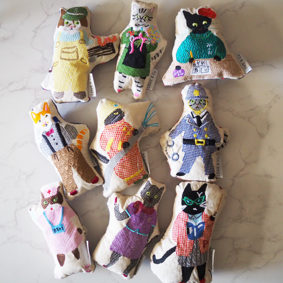 刺繍のラブコCATS ドール   LARGE