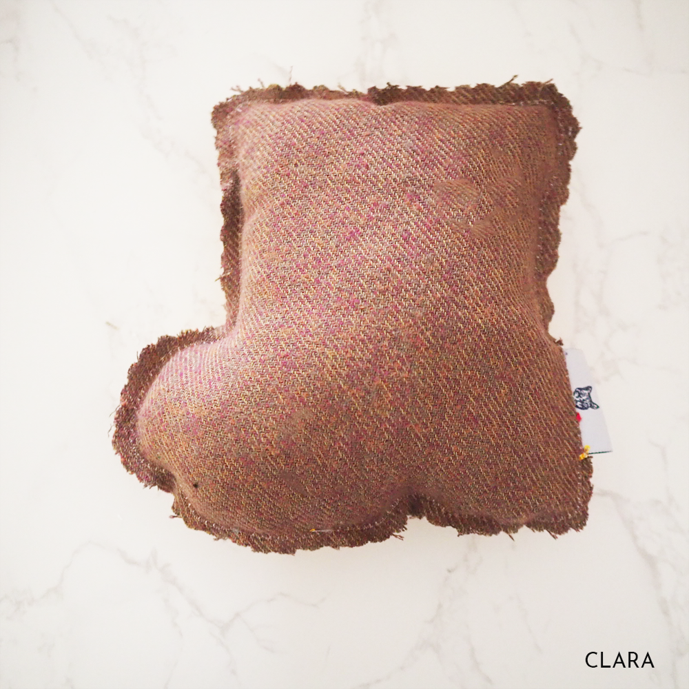 ラブコMART 　ラブコCATSのカレンダークッション (次回使えるお得なクーポン付き）