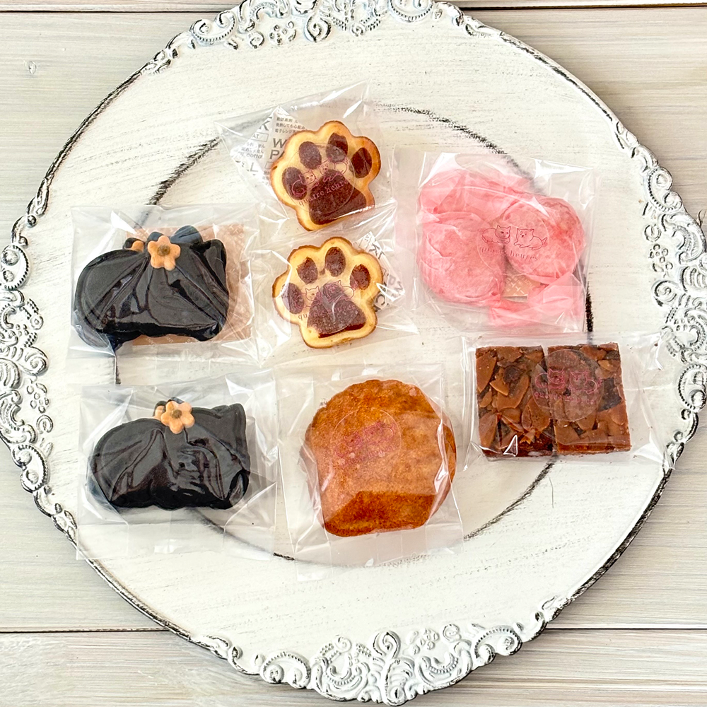 おかみちゃんのおすわりギフトBOX（マスコット付き）