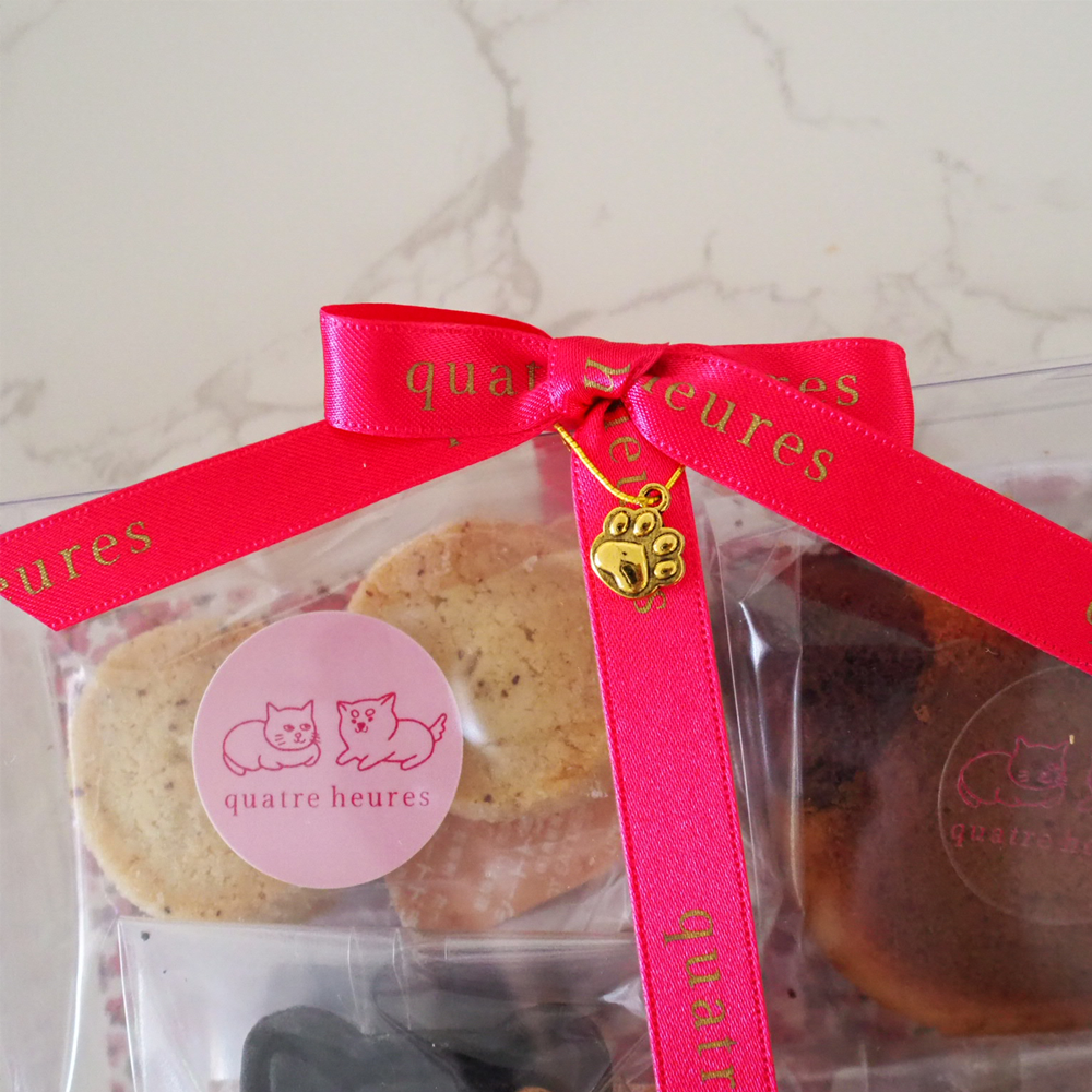 お散歩おかみちゃんのお菓子セット（マスコット付き）