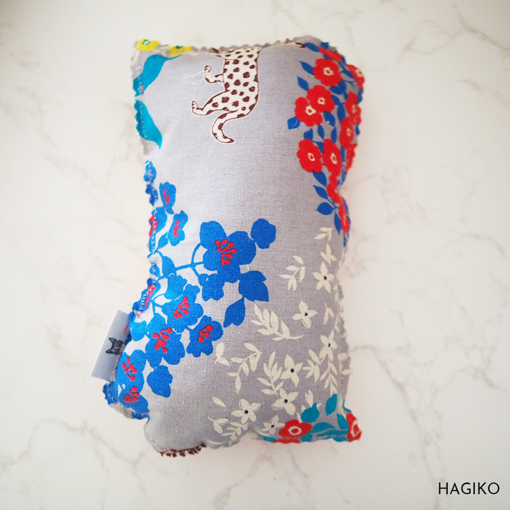 ラブコMART 　ラブコCATSのカレンダークッション (次回使えるお得なクーポン付き）