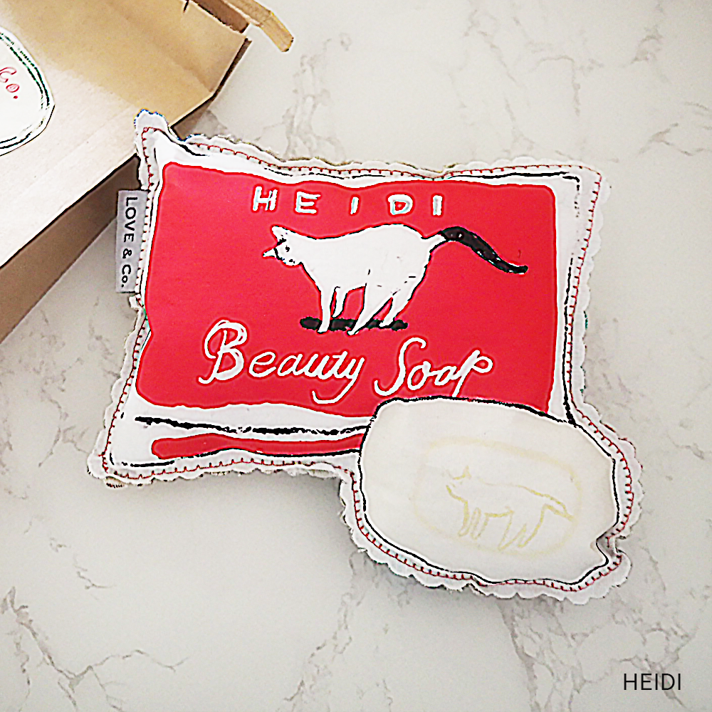 ラブコMART 　ラブコCATSのカレンダークッション (次回使えるお得なクーポン付き）