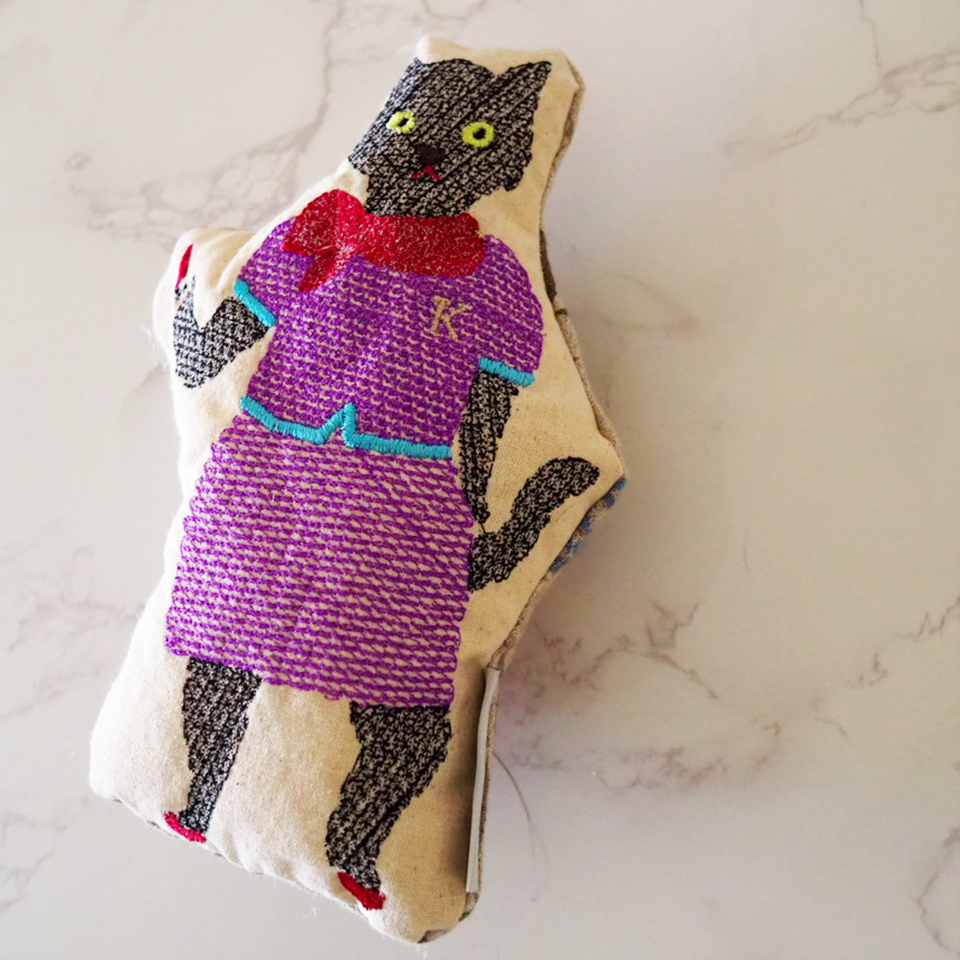 刺繍のラブコCATS ドール   LARGE