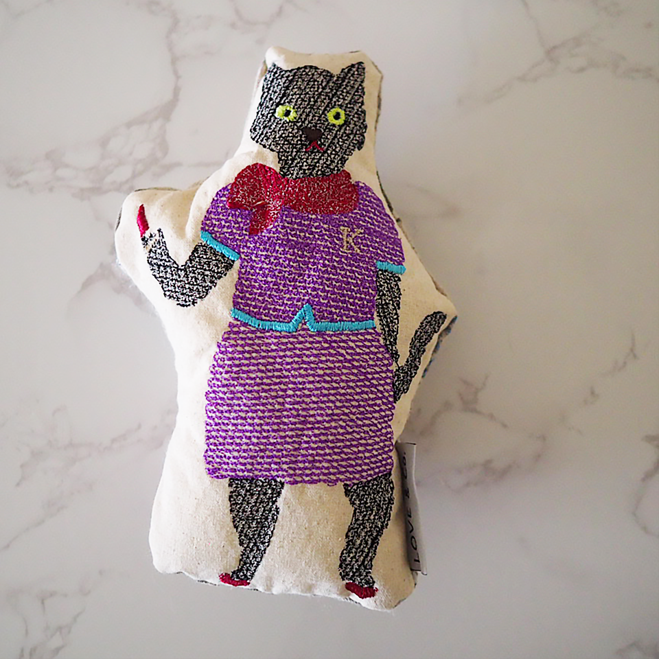 刺繍のラブコCATS ドール   LARGE