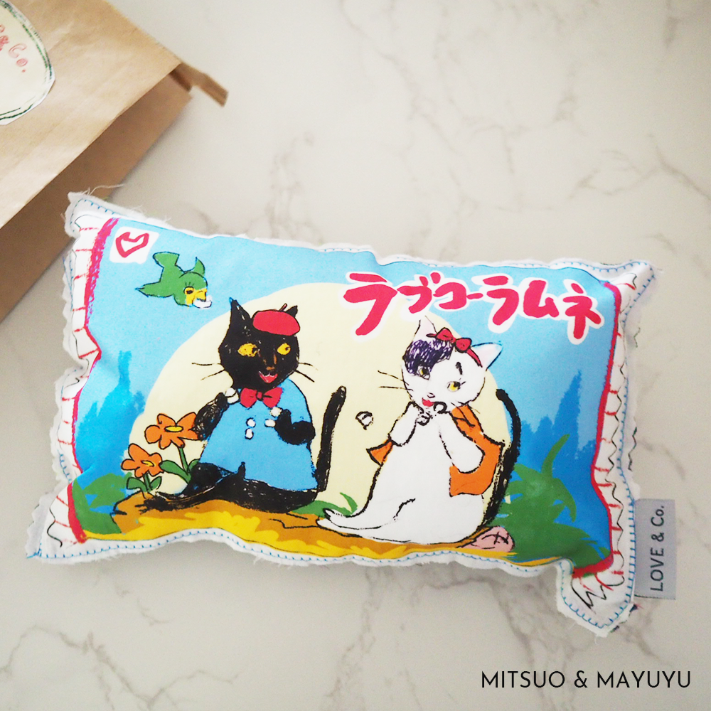 ラブコMART 　ラブコCATSのカレンダークッション (次回使えるお得なクーポン付き）