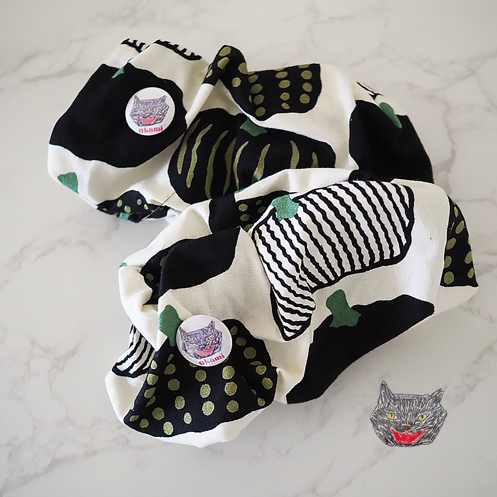 ケイコヤマシタのアームシュシュ ラブコCATミニ缶バッジつき