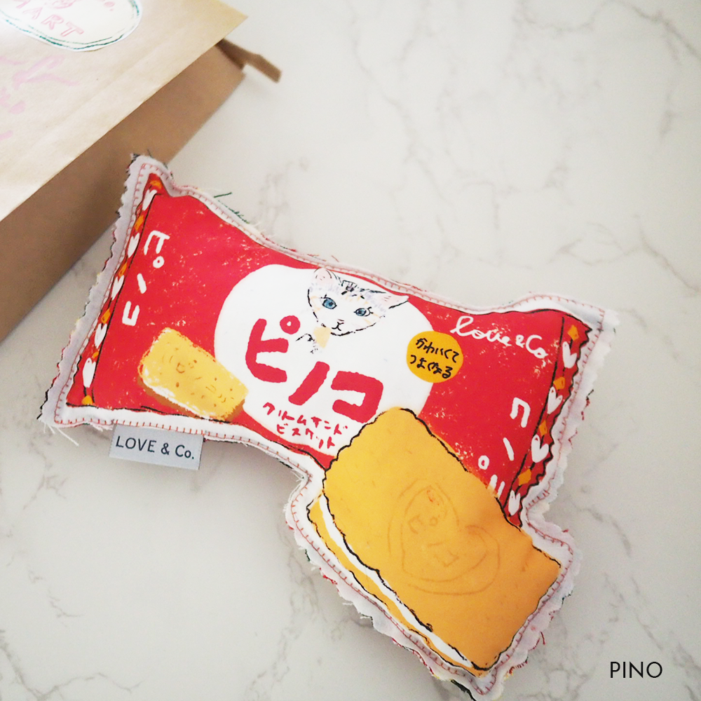 ラブコMART 　ラブコCATSのカレンダークッション (次回使えるお得なクーポン付き）