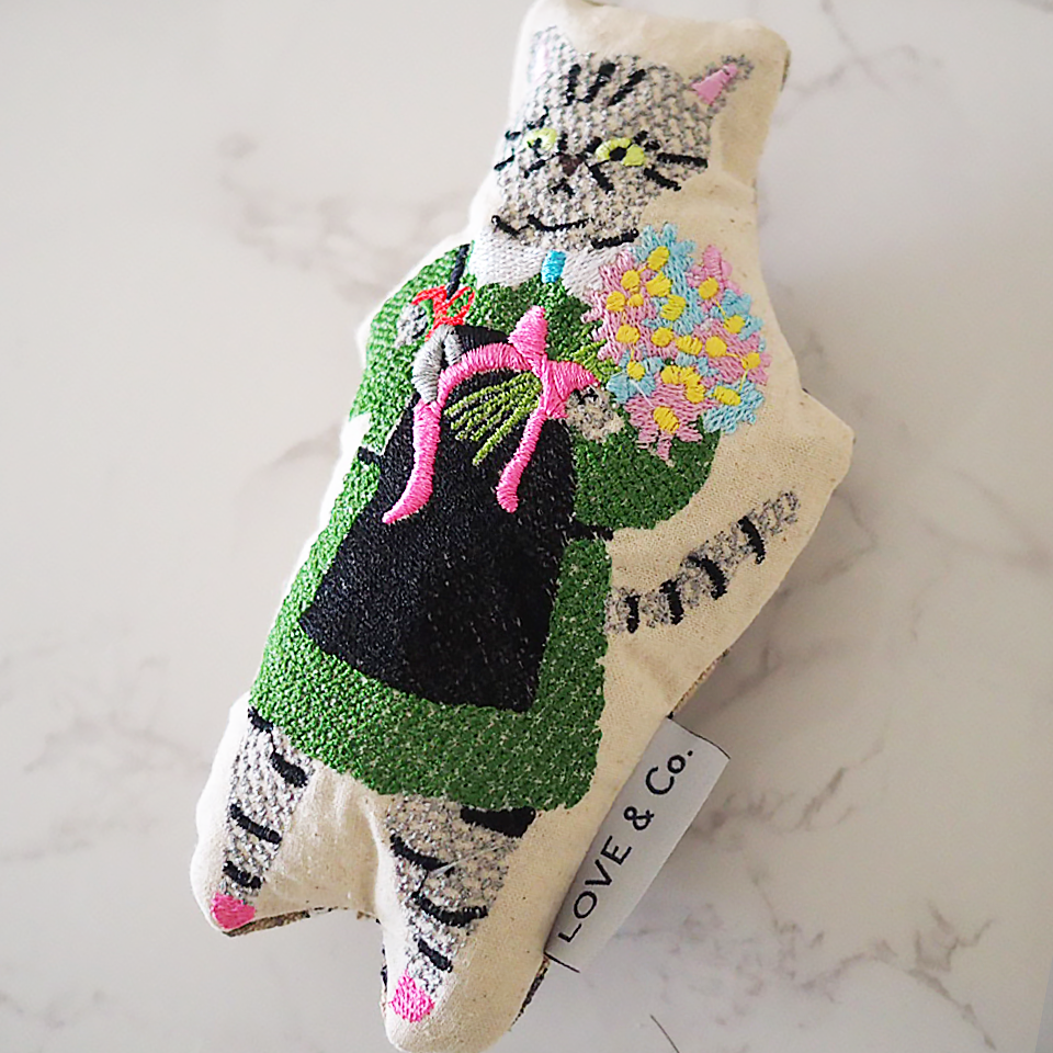 刺繍のラブコCATS ドール   LARGE