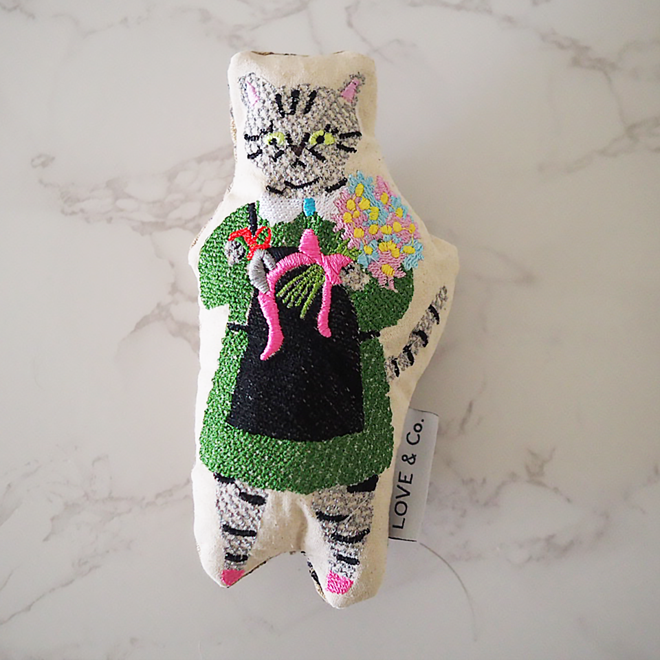 刺繍のラブコCATS ドール   LARGE